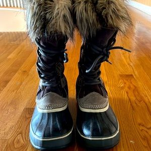 Sorel, size 9, high snow boots, black/brown, laces to tie, waterproof